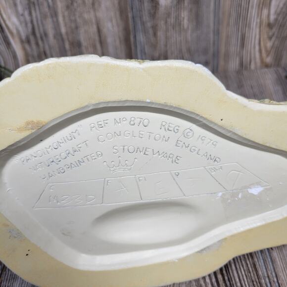 Vintage Pandemonium Naturecraft #870, Congleton England, Man with Piglets - Picture 9 of 9